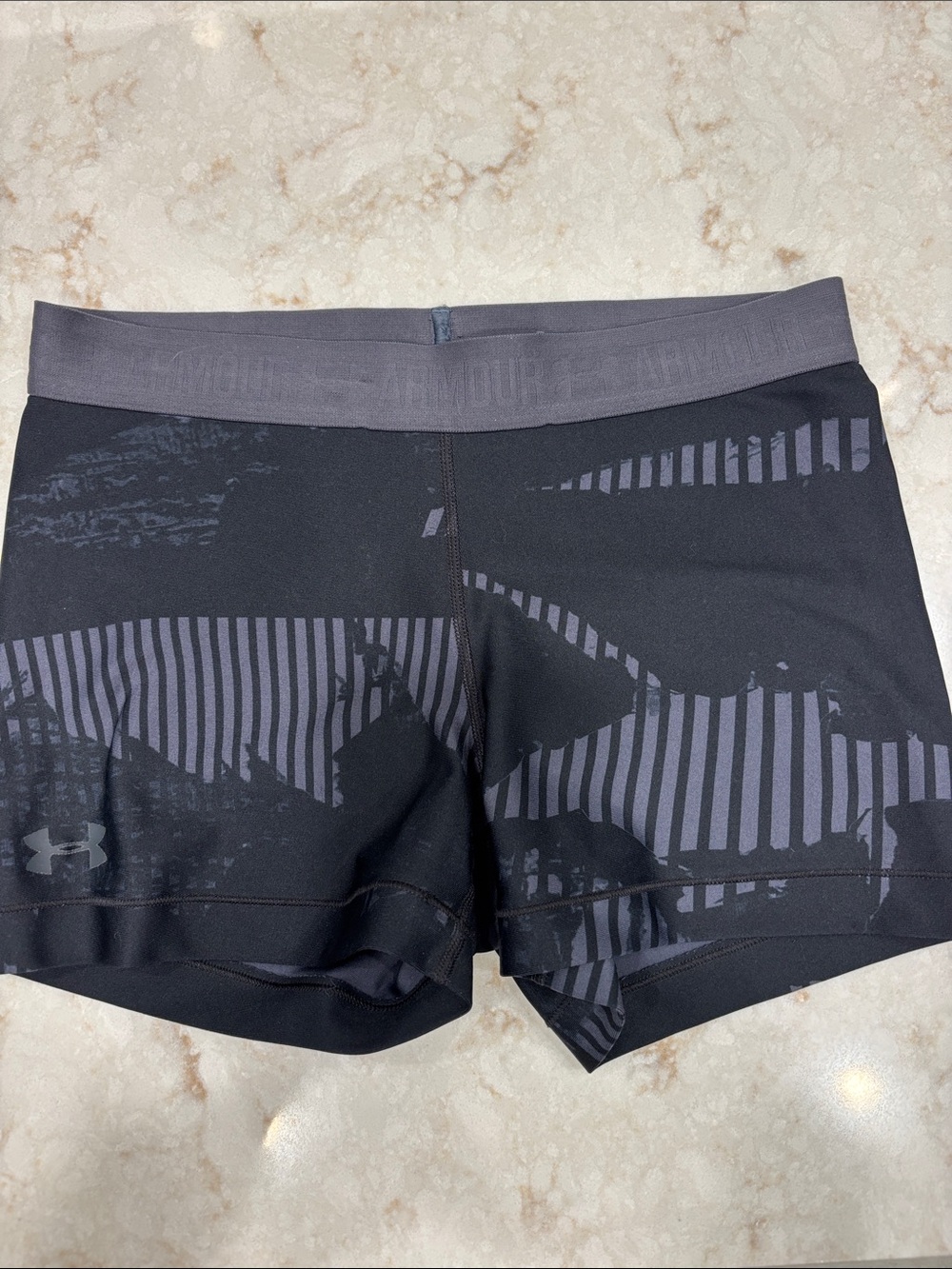 Under Armour Women’s Black and Gray Patterned Compression Shorts Size Medium